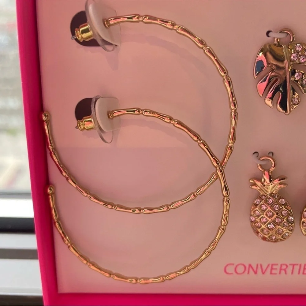 Lilly Pulitzer charm hoop gift set gold metallic 2” NWT - Picture 4 of 6